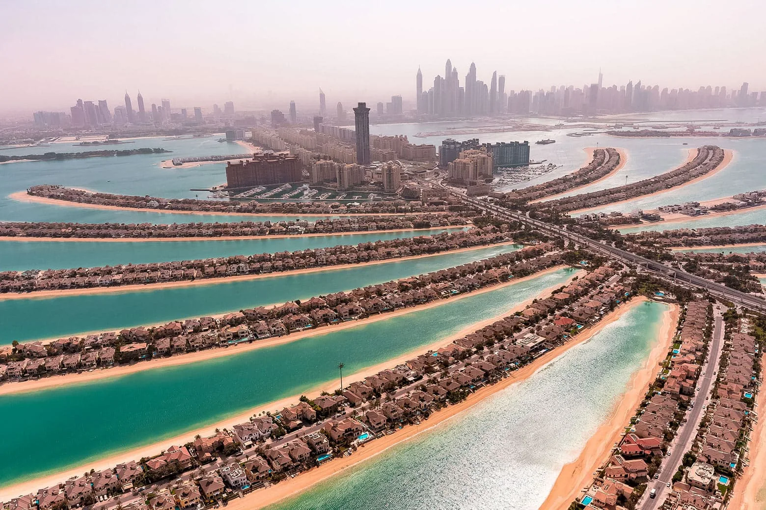 Beachfront setting / Palm Jumeirah, Dubai